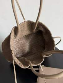 Picture of Bottega Veneta Handbags _SKUfw229776929fw